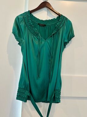 BBBG MAX AZRIA Emerald Green Smocked Neck Short Sleeve Silk Blouse w/ Belt.